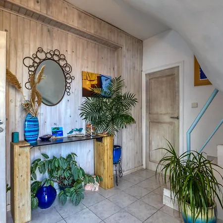 D'hôtes - Le Quartier 3* Sète